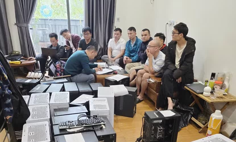 Nup bong doanh nghiep cong nghe, mua ban trai phep du lieu ca nhan hinh anh