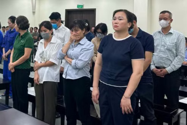 Nhom cuu can bo So Y te Ha Noi hau toa trong vu cap phep cho 686 phong kham hinh anh
