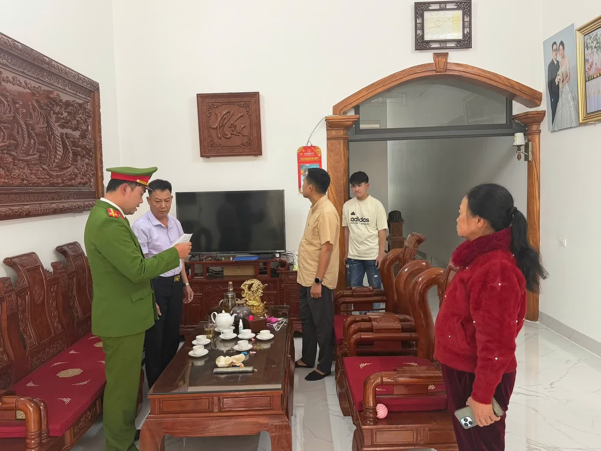 mua ban du lieu,  danh bac anh 2