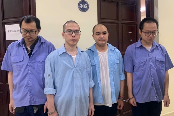 Khoi to 42 doi tuong mua ban du lieu va danh bac hinh anh