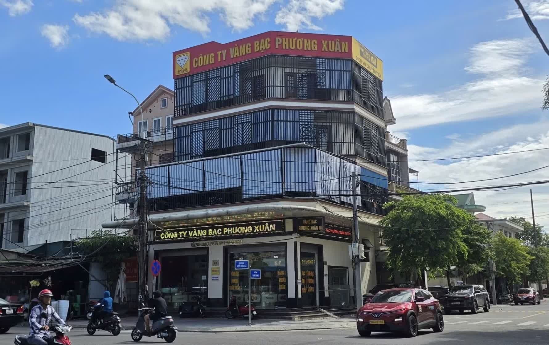 Khoi to Chu tich HDQT va Pho giam doc Cong ty CP vang bac Phuong Xuan hinh anh