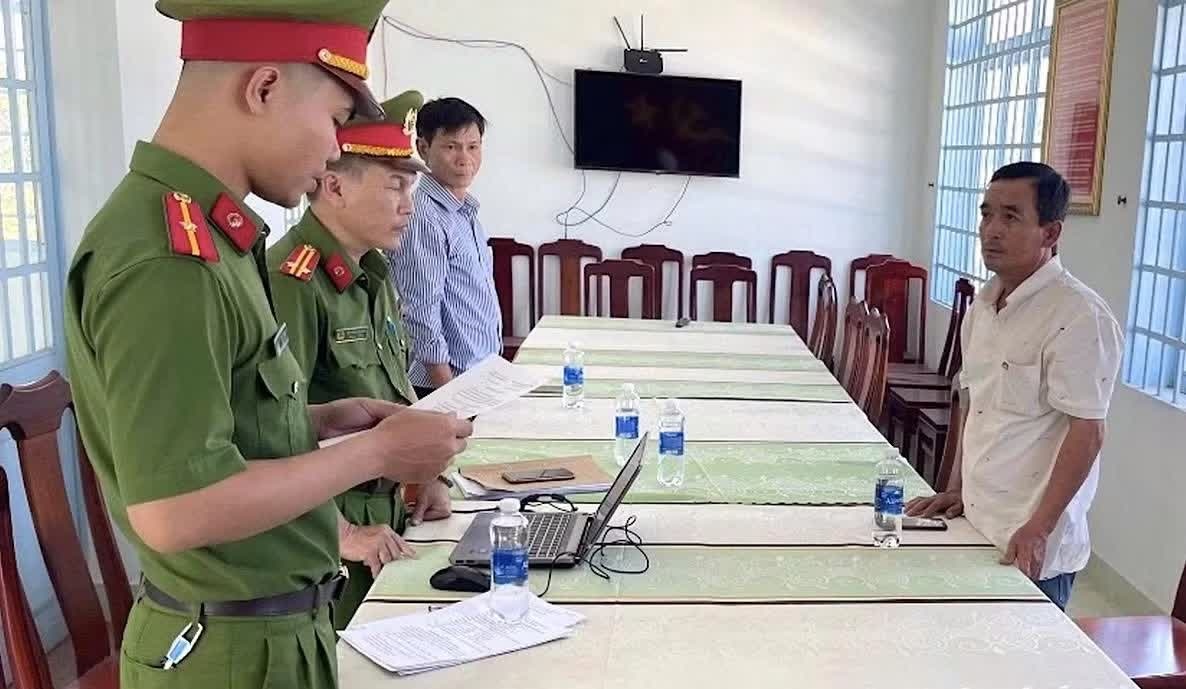Tiếp tay cho vợ,  Lừa gần 15 tỷ ảnh 1