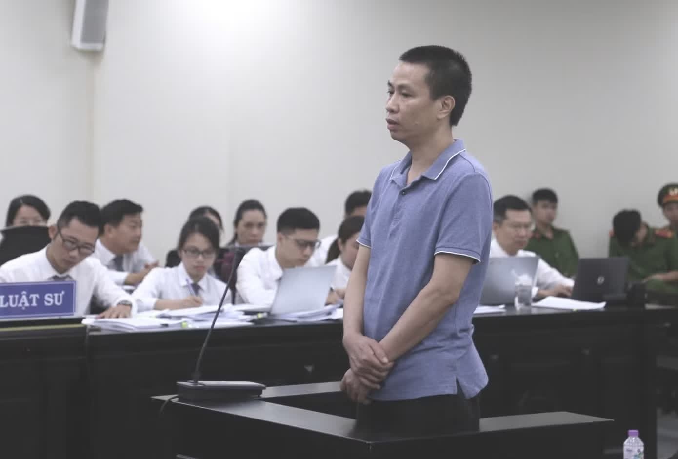Xet xu 19 bi cao san xuat tieu thu 13 trieu san pham suc khoe gia, tron thue hinh anh