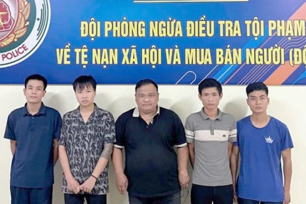 Bắt giữ 5 nghi phạm cá độ bóng đá mùa World Cup