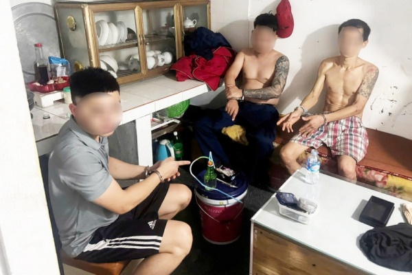 Bắt quả tang 4 thanh niên phê ma túy trong căn nhà ở Thái Nguyên