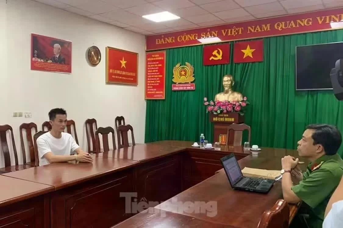 Tr&ugrave;m si&ecirc;u xe,  Phan C&ocirc;ng Khanh ảnh 1
