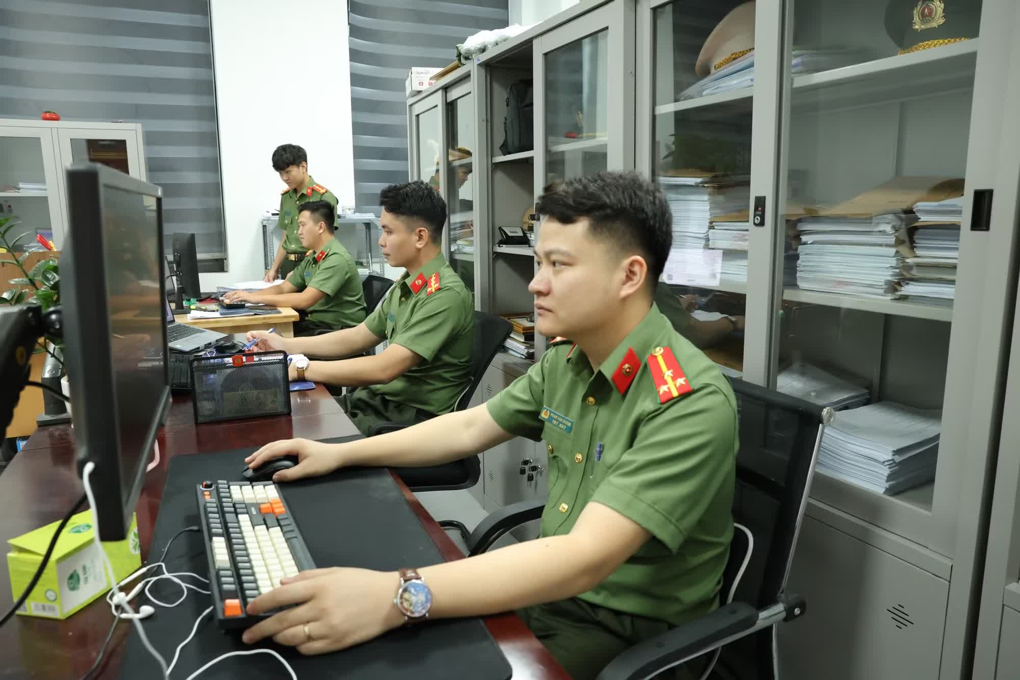đường d&acirc;y giả danh,  dịch vụ c&ocirc;ng ảnh 1