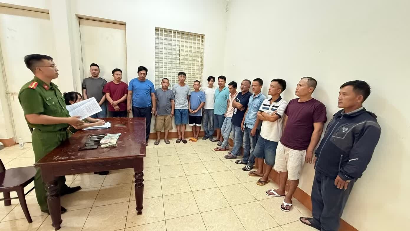 Đường d&acirc;y c&aacute; độ,  m&ugrave;a World Cup ảnh 1