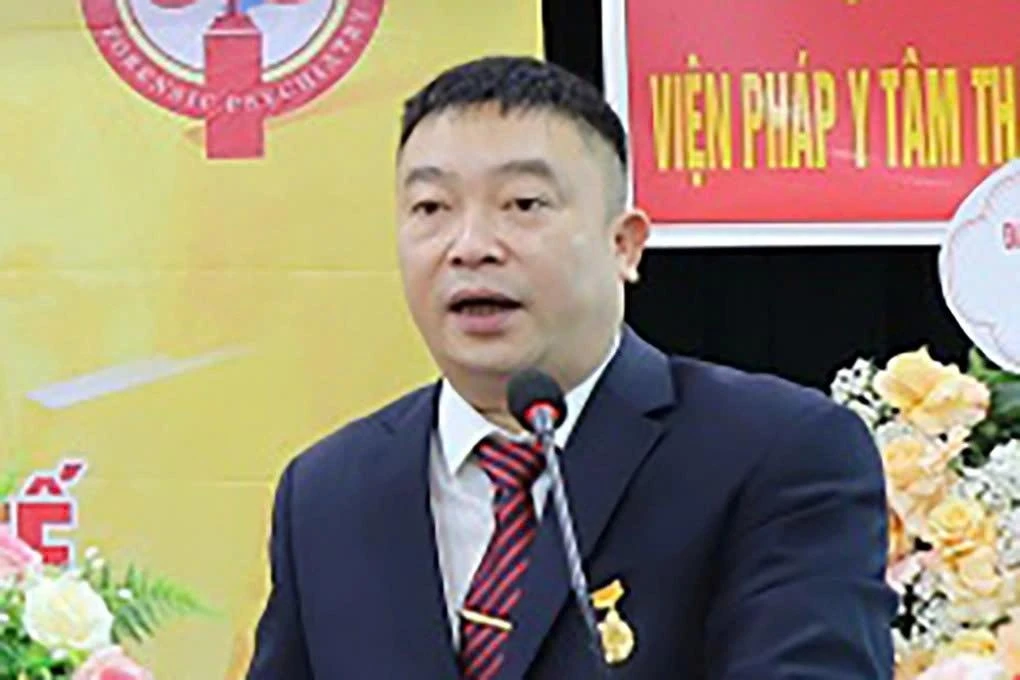 Vợ cựu viện trưởng pháp y tâm thần nhắn 'thiếu 4 tờ' sau khi nhận hối lộ