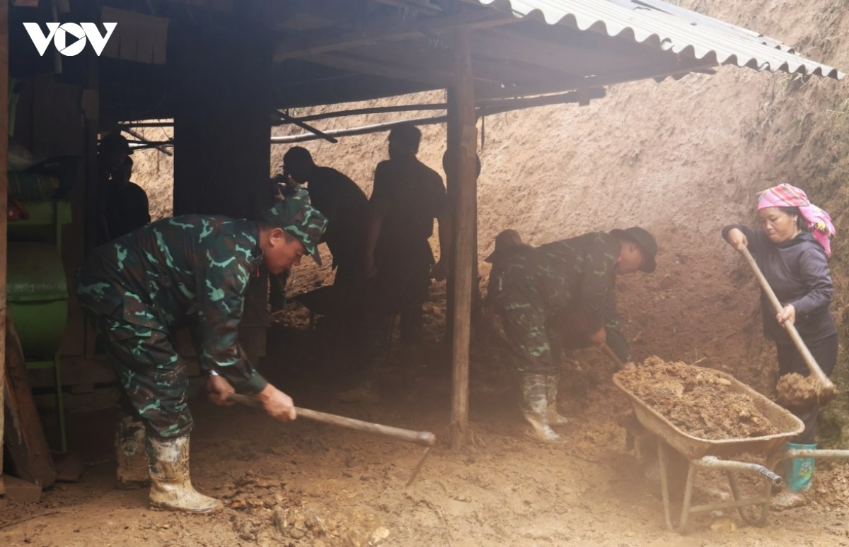 mưa lũ ảnh 2