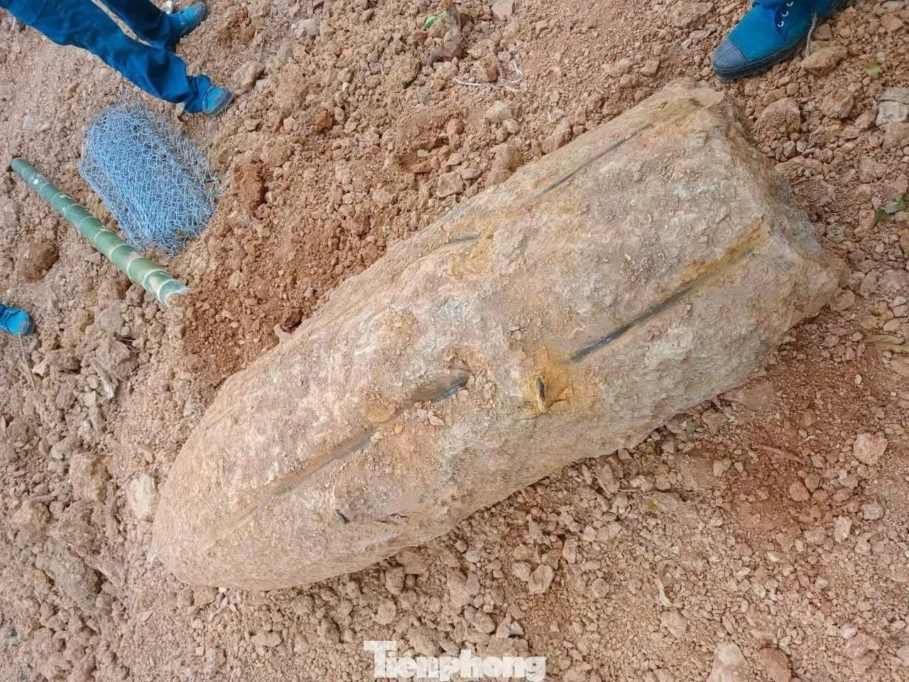 Bom  ảnh 1