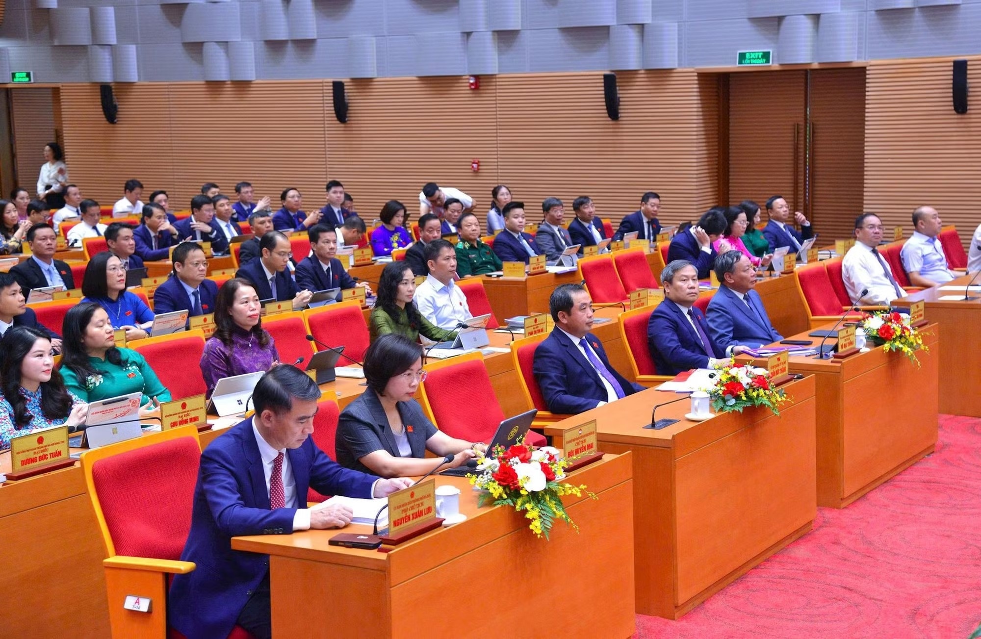 chất vấn ảnh 1