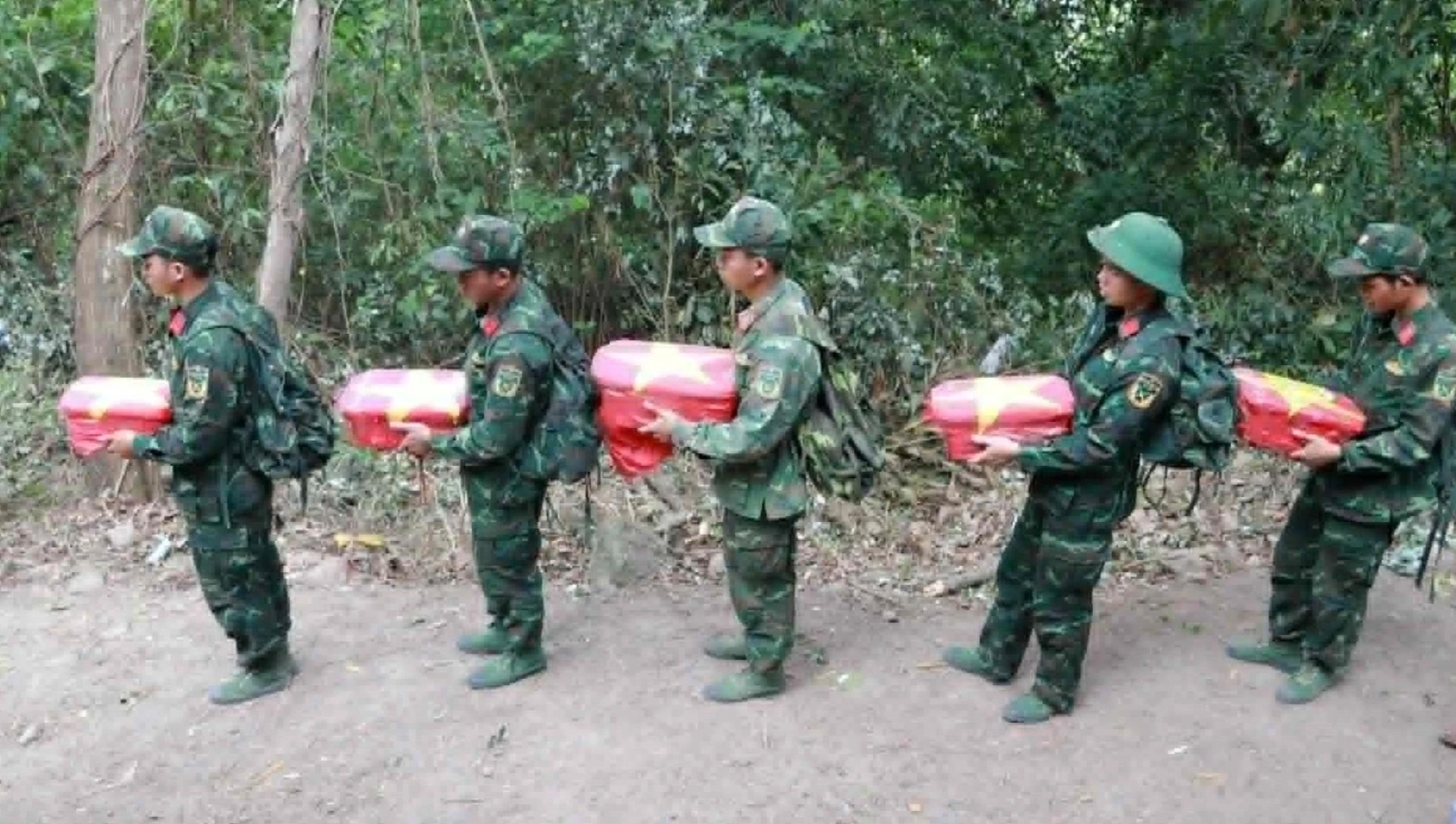 Phát hiện 5 hài cốt liệt sĩ, nhiều di vật ở hang Đá Sập