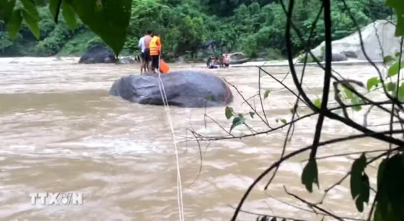 d&ograve;ng nước lũ,  Lai Ch&acirc;u ảnh 1