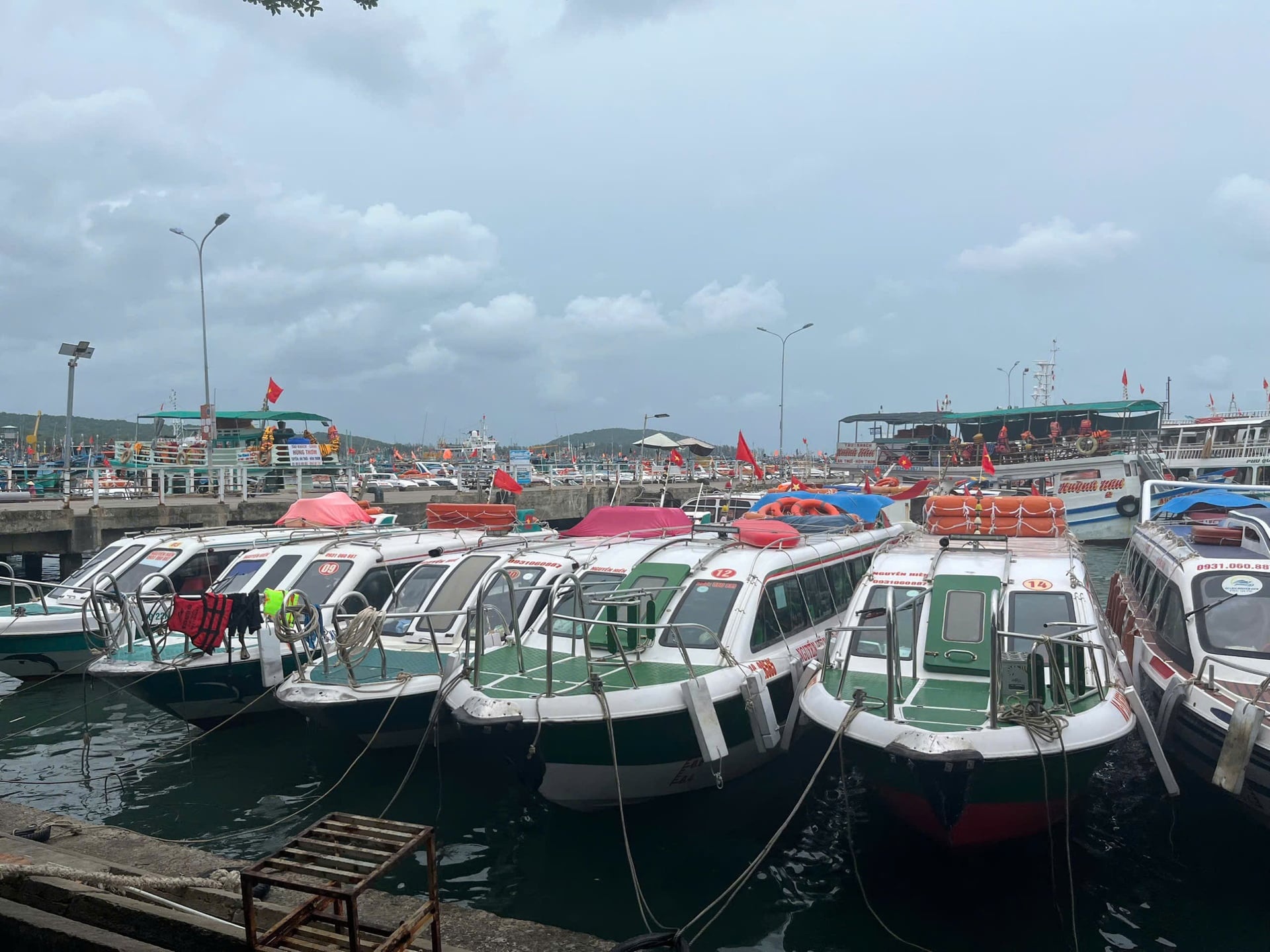 Chủ doanh nghiệp ca nô lật: Mong xoa dịu nỗi đau gia đình nạn nhân