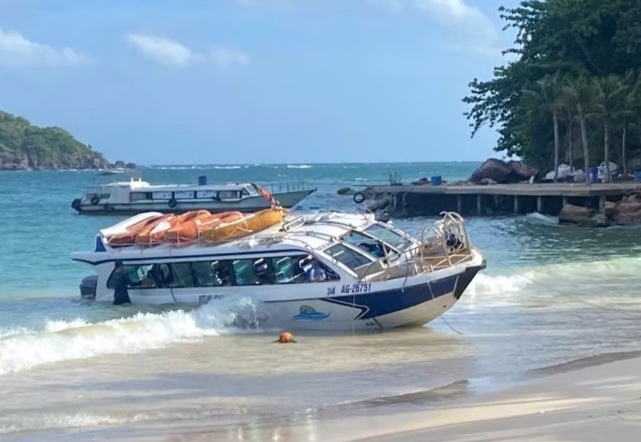 Thong tin moi nhat ve chiec ca no lat o Phu Quoc khien 15 nguoi tu vong hinh anh