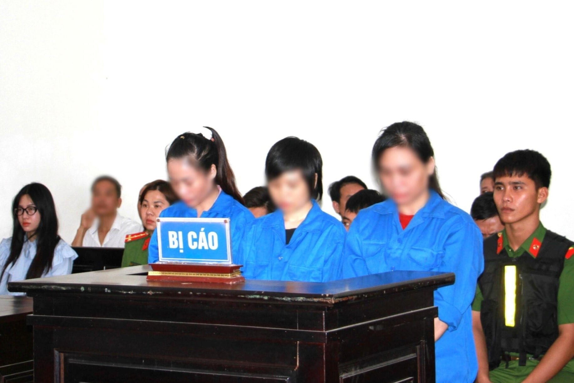 40 năm tù cho 3 kẻ dàn dựng hiện trường để buôn bán trẻ sơ sinh