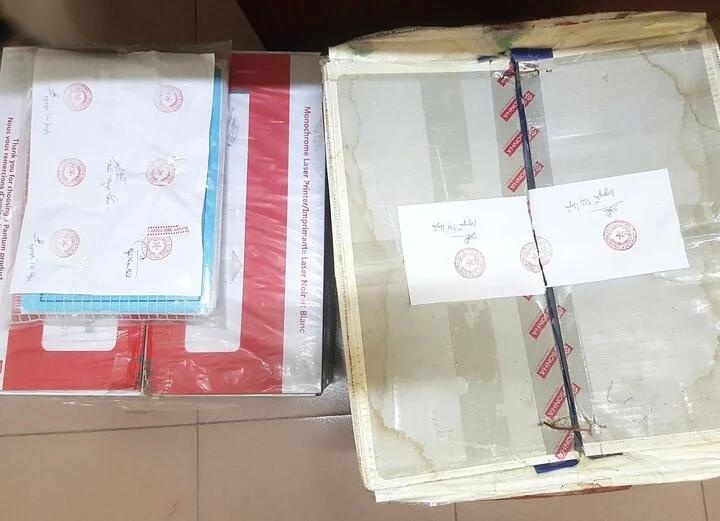 chủ tiệm photocopy,  l&agrave;m giả ảnh 2