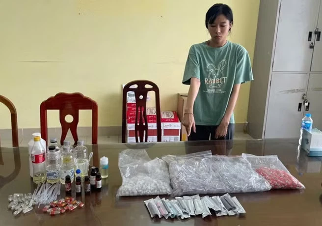 Dưới vỏ bọc,  thuốc l&aacute; điện tử ảnh 1