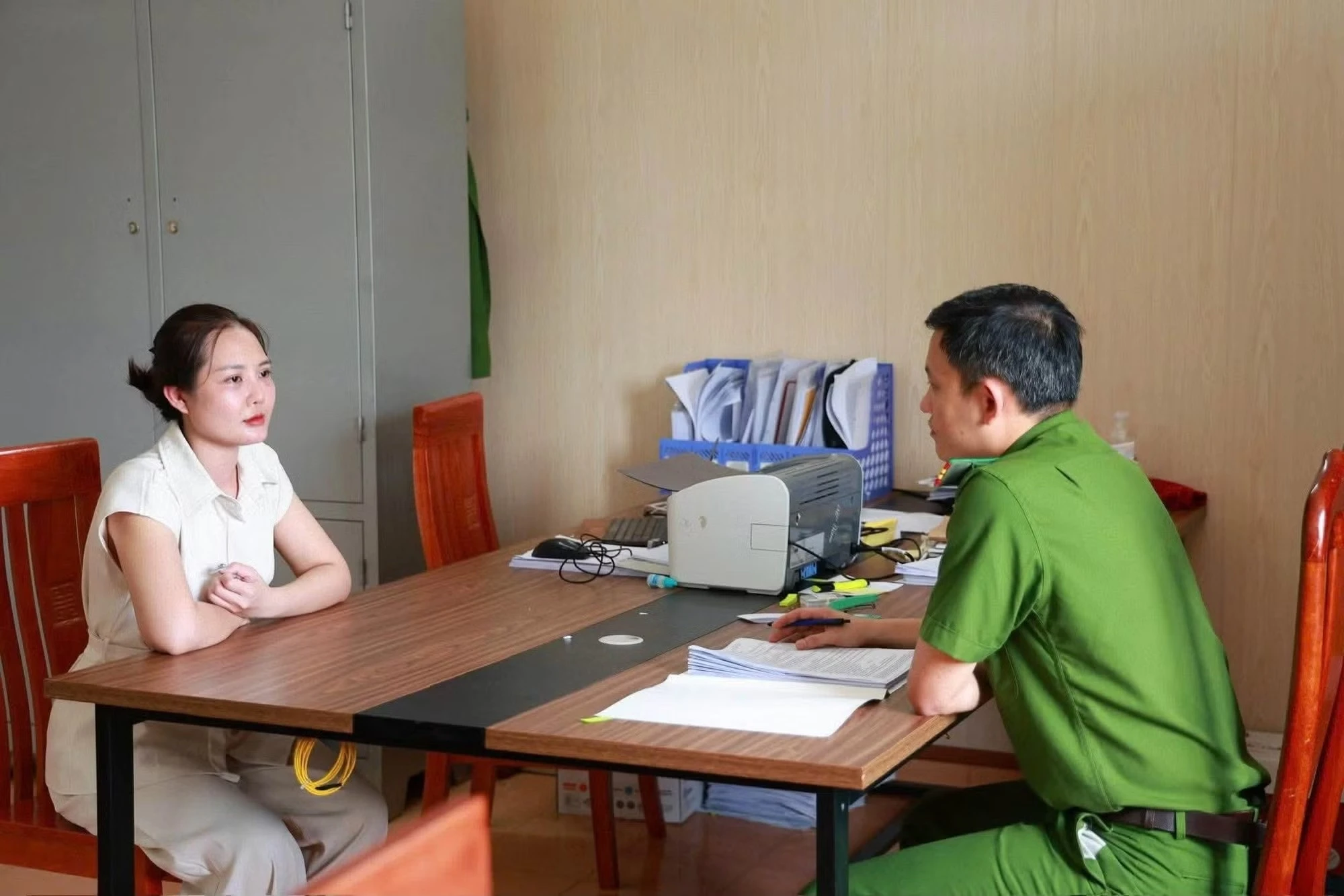 m&ocirc;i giới mại d&acirc;m ảnh 2