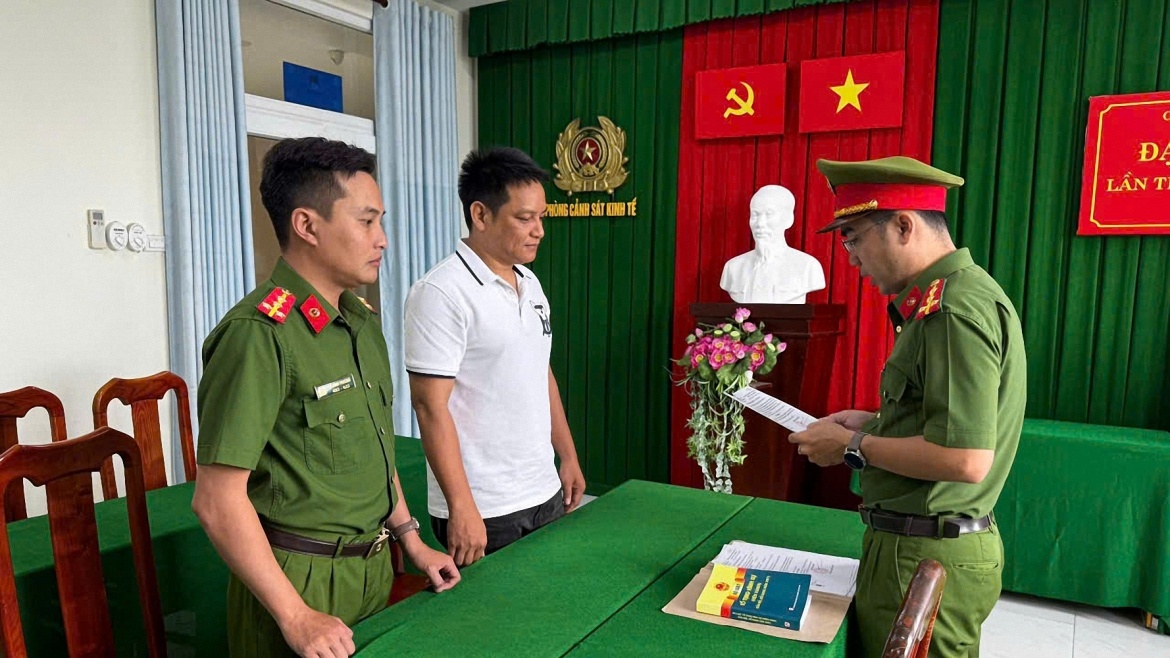 Khởi tố vụ án lô hàng 1.500 sản phẩm giả mạo