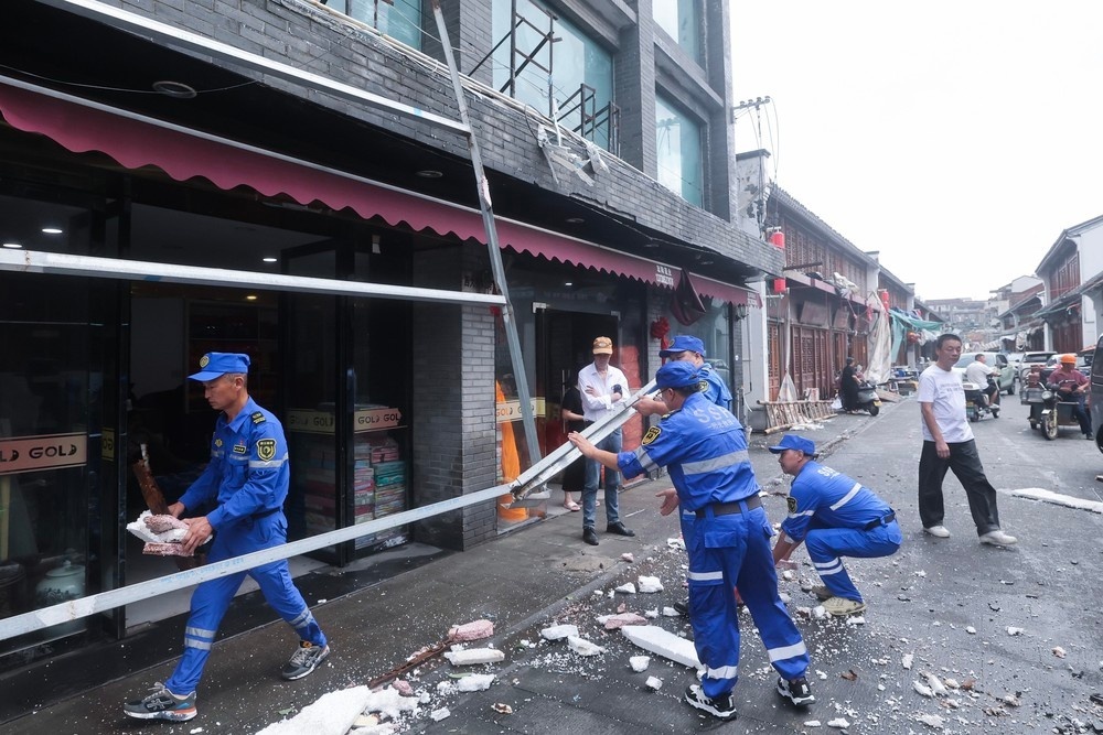 Trung Quốc kích hoạt mức cảnh báo cao nhất đối phó bão Bavi