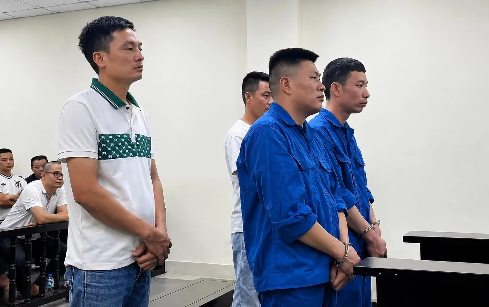 Chủ hiệu cầm đồ ảnh 1