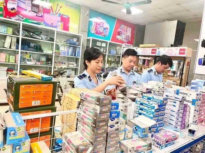 Phát hiện hàng chục nghìn sản phẩm sách giáo khoa, dụng cụ học tập vi phạm