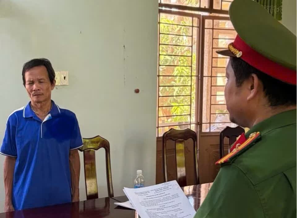 10 năm lẩn trốn ảnh 1