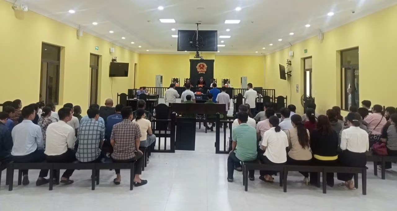 Sáu bị cáo nhận hơn 53 năm tù vụ 'bôi trơn' tiền tỷ đăng kiểm tàu cá