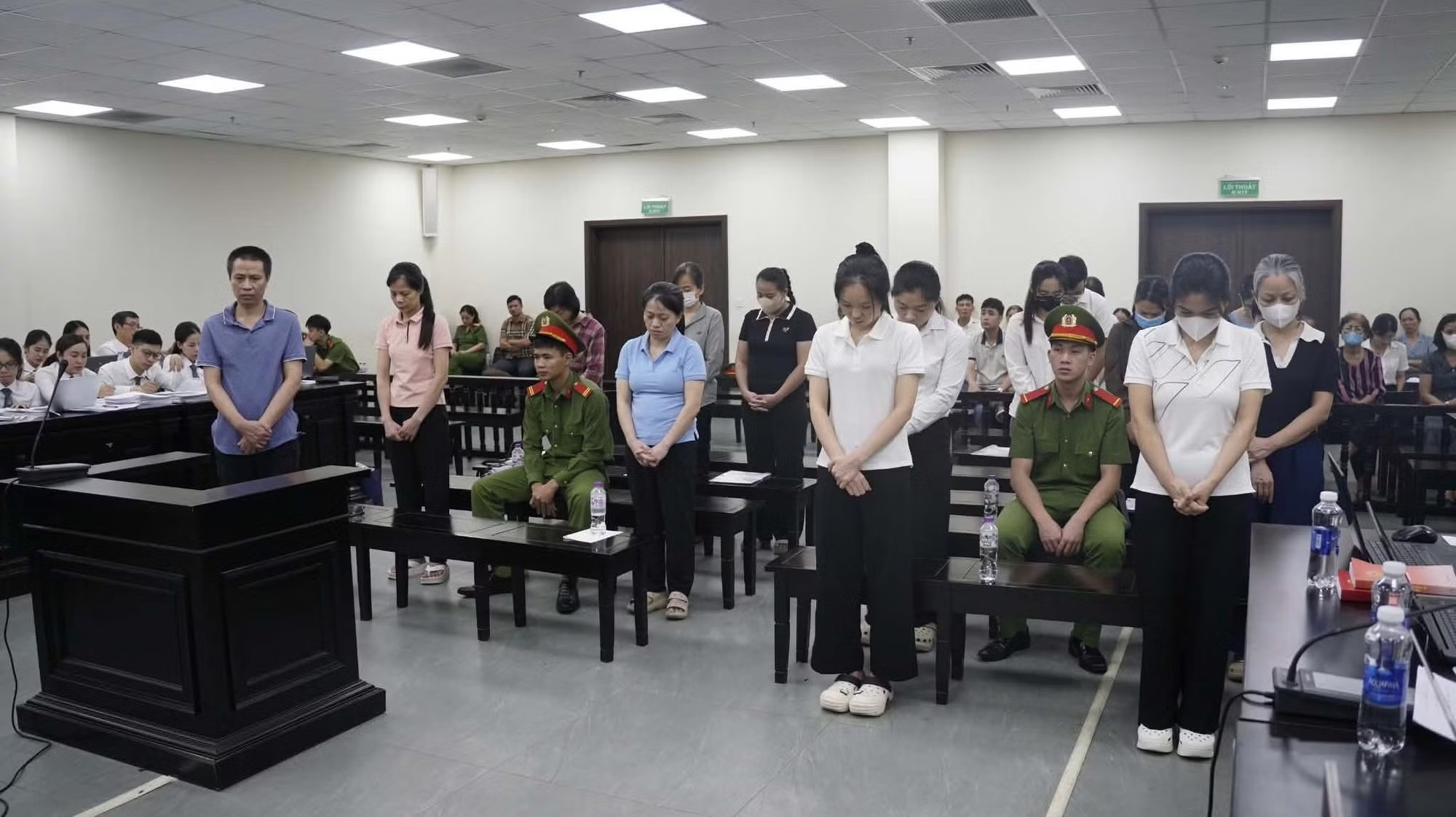 Vợ chồng giám đốc bị phạt hơn 38 năm tù