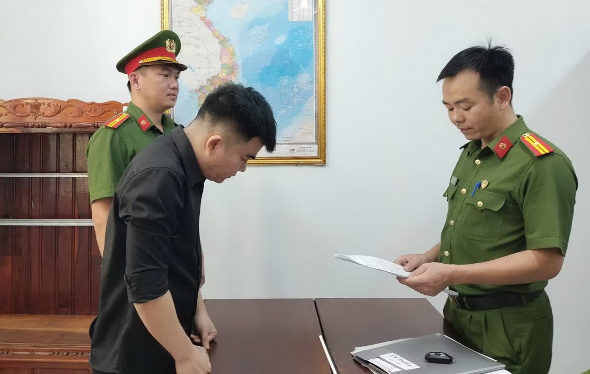 Chiếm đoạt gần 700 triệu đồng, một phó trưởng cửa hàng bị khởi tố