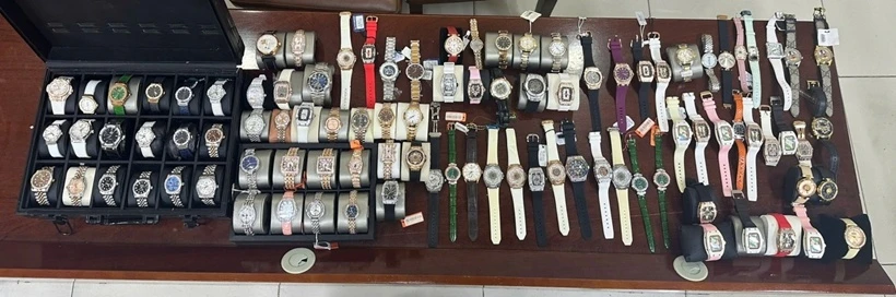 Khởi tố bị can kinh doanh đồng hồ giả mạo nhãn hiệu nổi tiếng