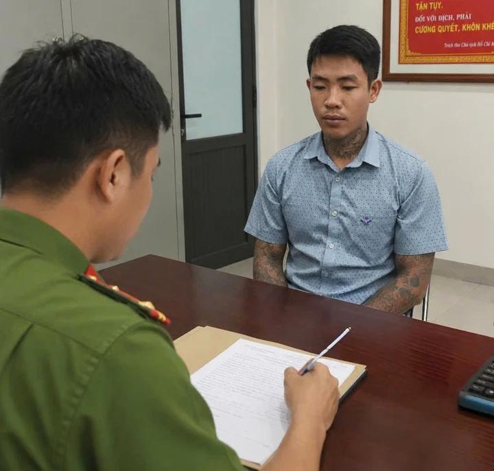 Tạm giữ đối tượng,  d&ugrave;ng tu&yacute;p sắt,  đ&aacute;nh người ảnh 1