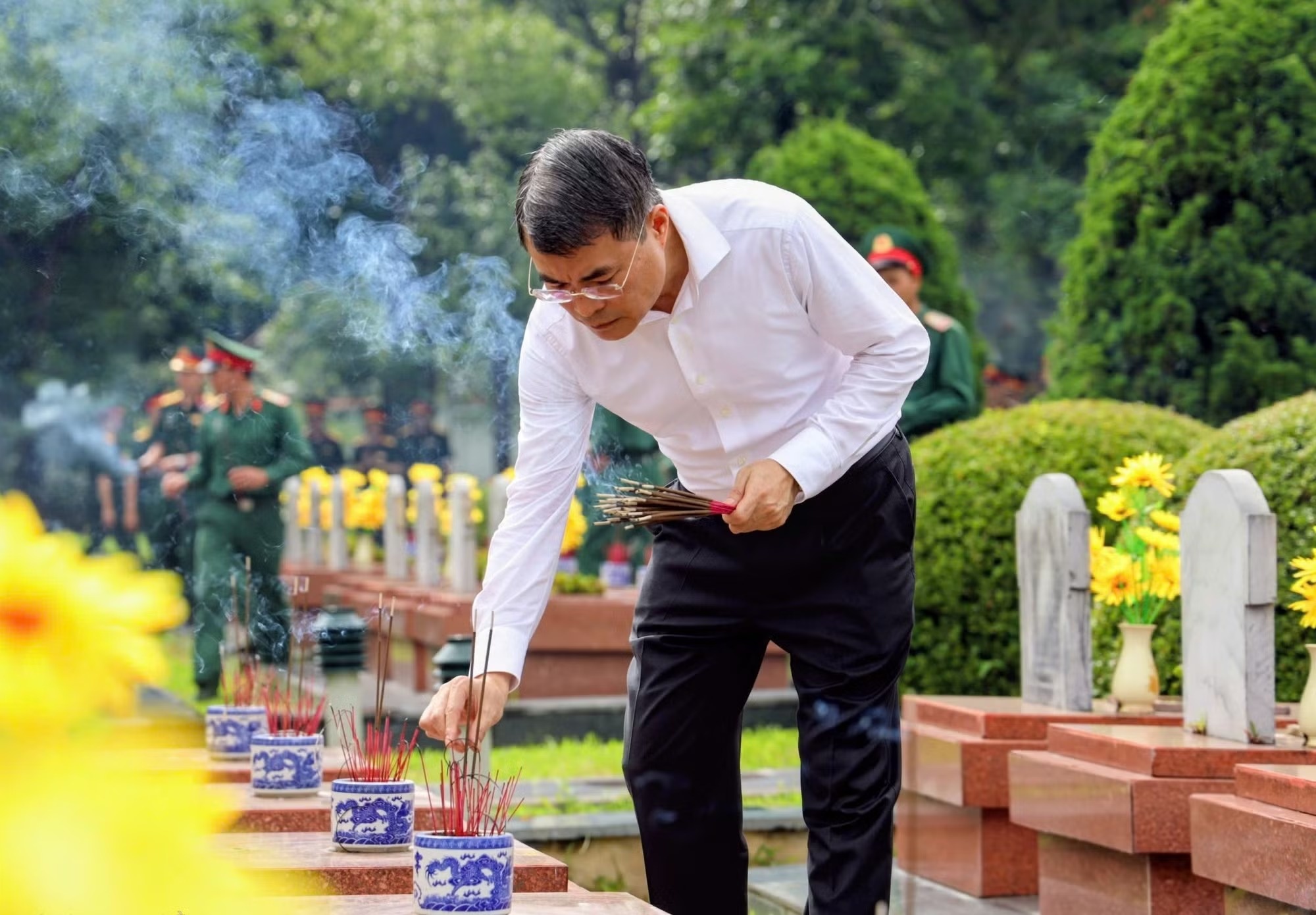 thủ tướng l&ecirc; minh hưng,   ảnh 2