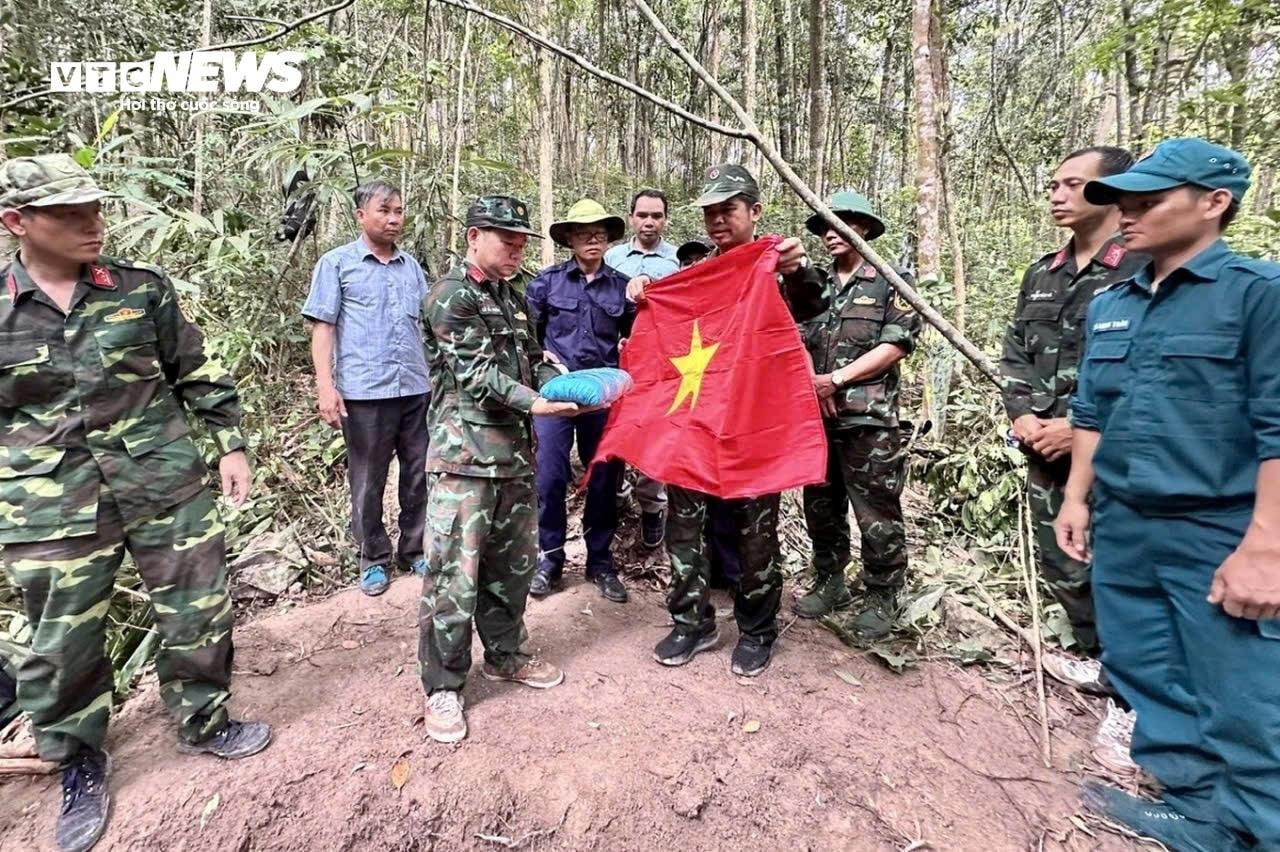t&igrave;m mộ liệt sĩ ảnh 2