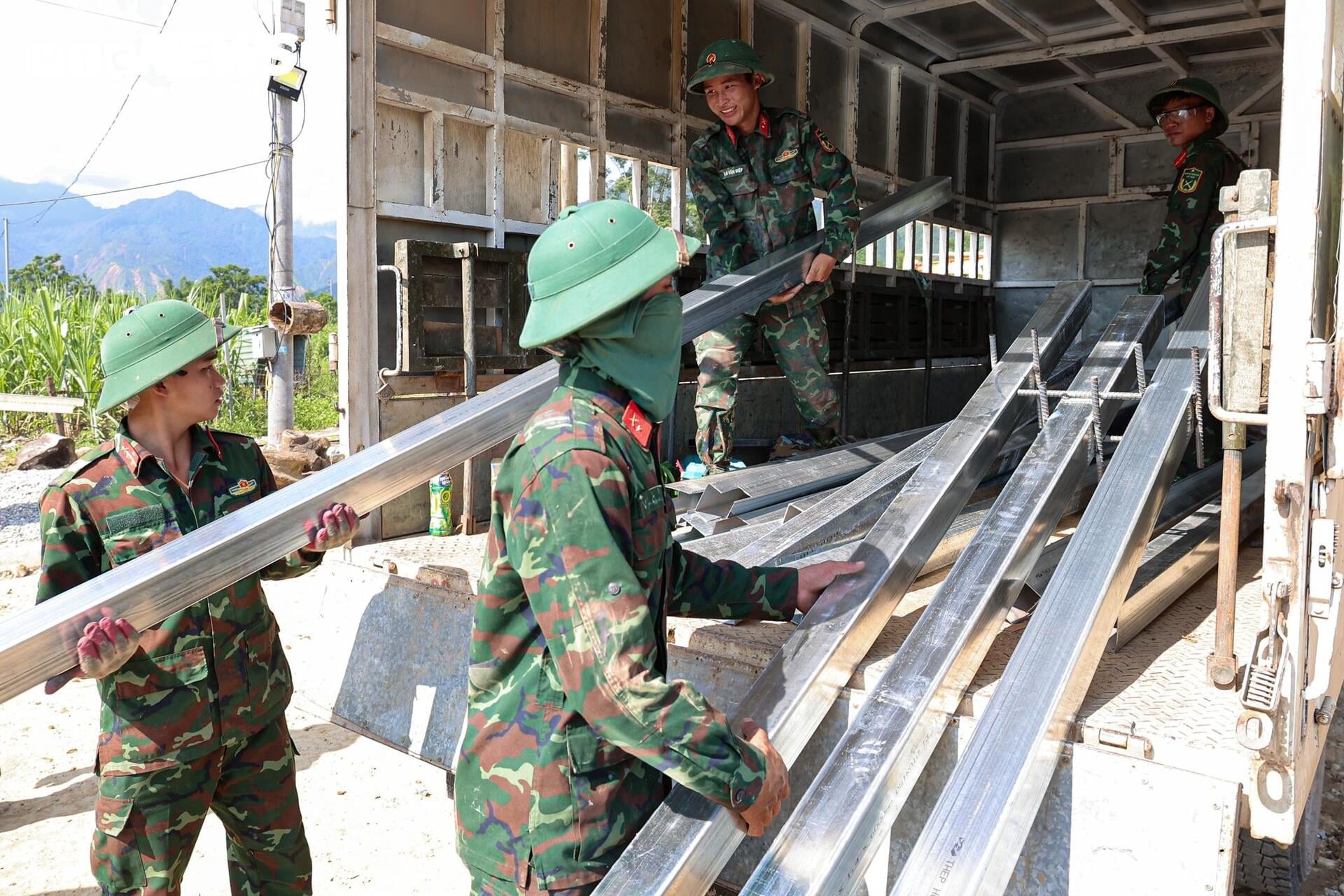 sạt lở lai ch&acirc;u ảnh 8
