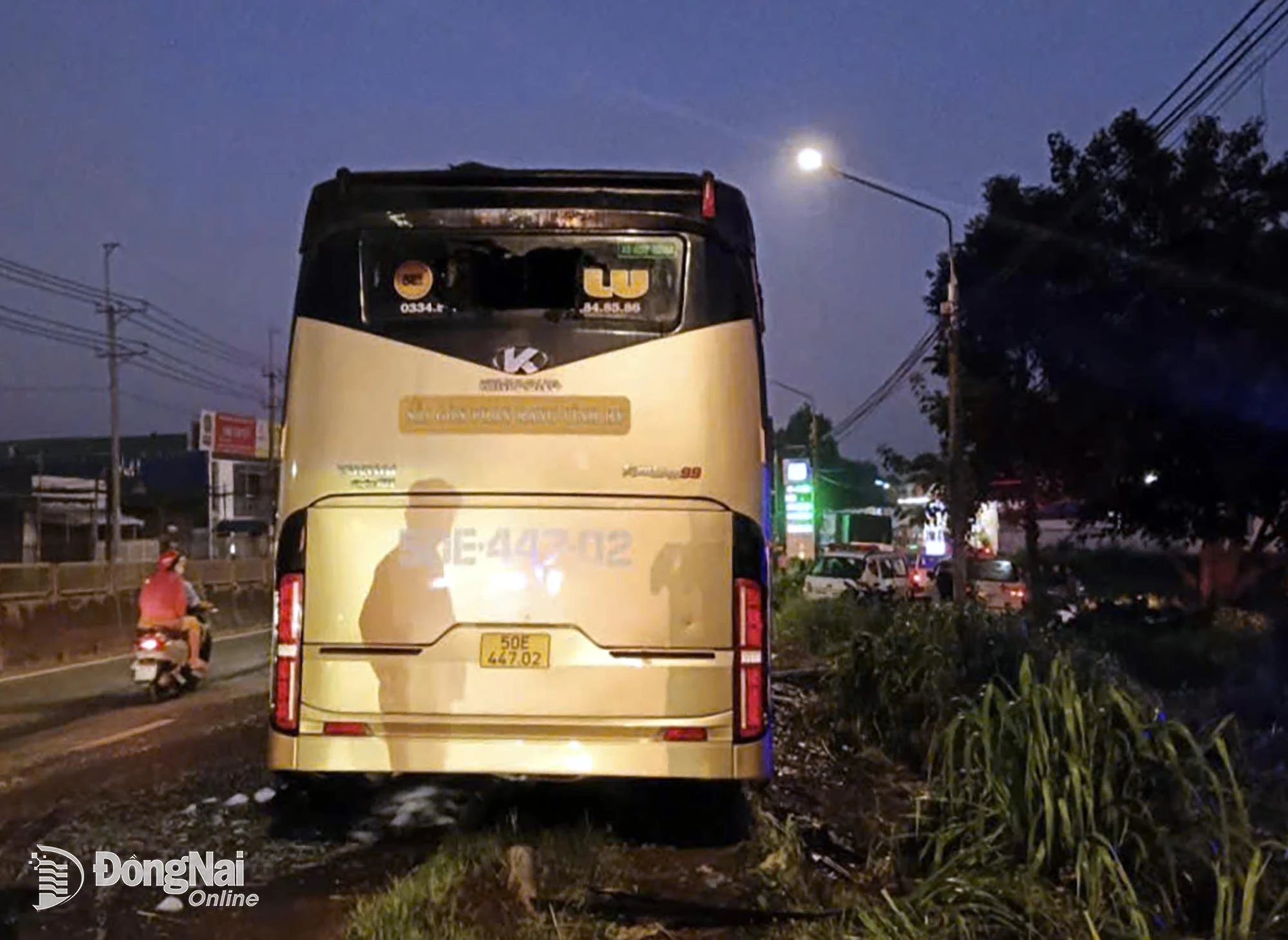 ch&aacute;y xe kh&aacute;ch ảnh 3
