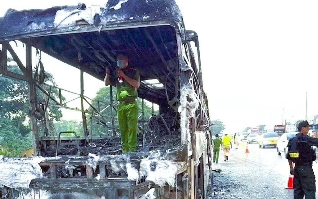 ch&aacute;y xe kh&aacute;ch ảnh 1