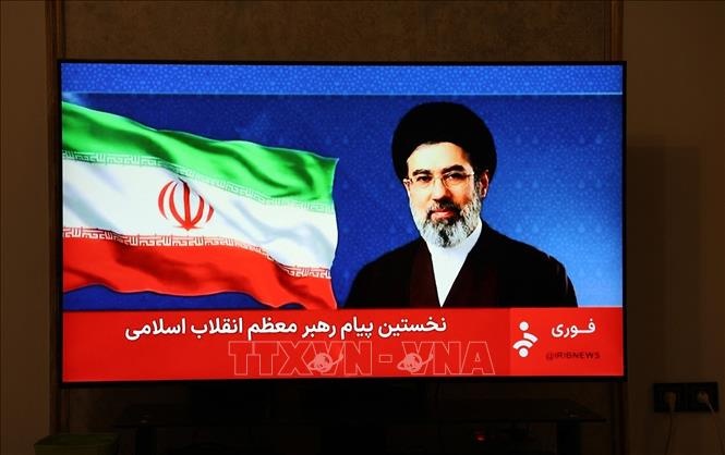 Lãnh tụ Tối cao Iran Khamenei gửi hai thông điệp quan trọng tới Mỹ