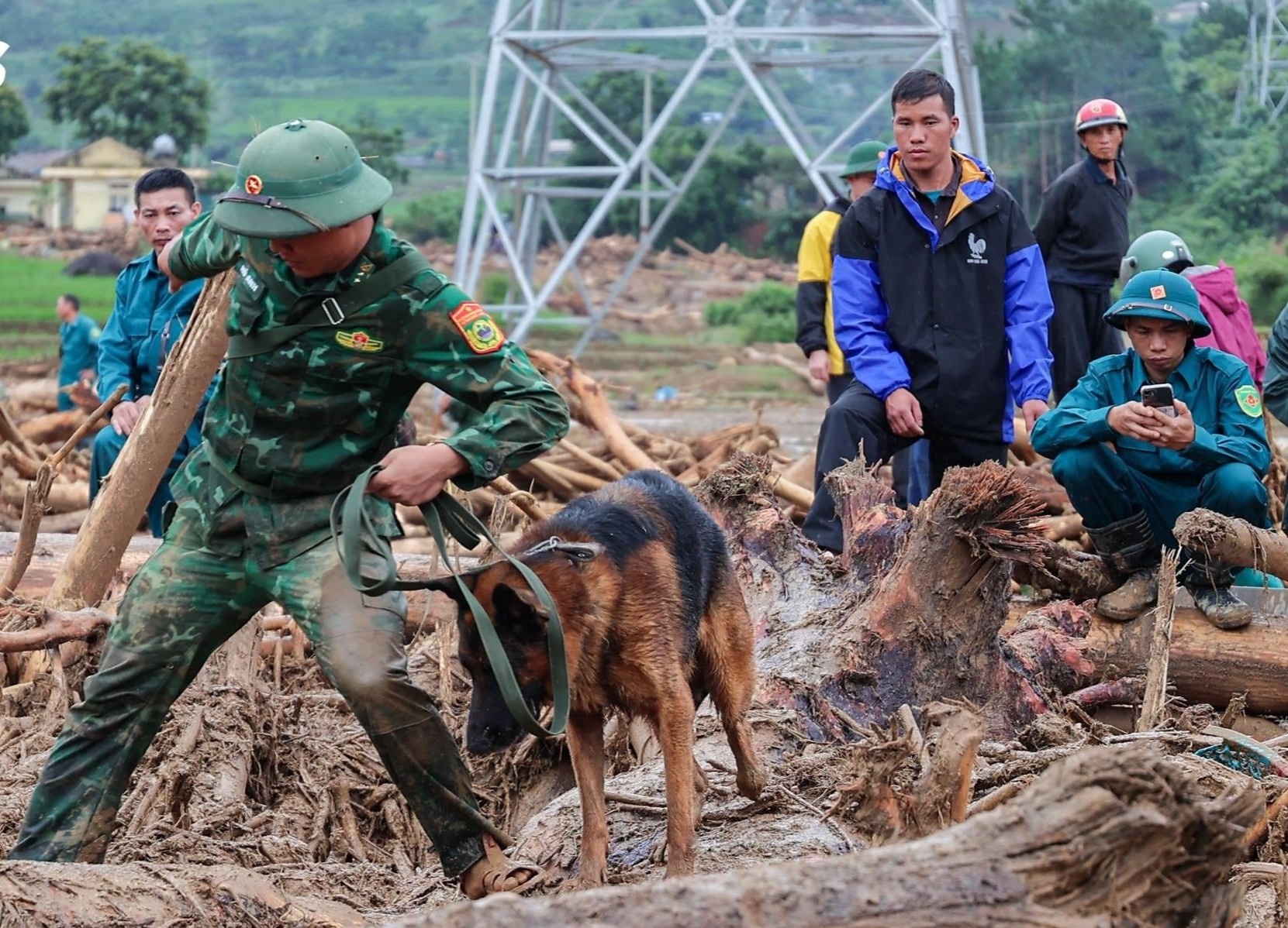 Tìm thấy thi thể nạn nhân lũ quét cách hiện trường gần 20 km