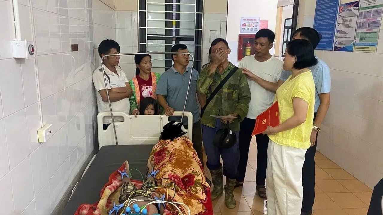 Hai em nhỏ bị sét đánh tử vong