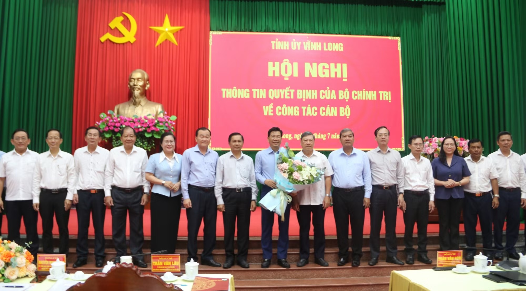 Vĩnh Long công bố quyết định về công tác cán bộ