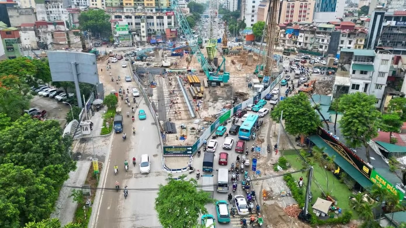 Hà Nội 'thúc' tiến độ thi công cầu vượt Nguyễn Chí Thanh trên Vành đai 1