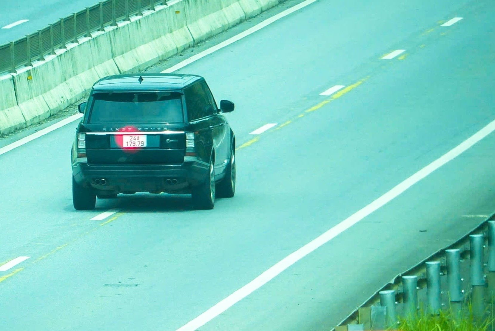 Xử phạt nữ tài xế chạy 156 km/h trên cao tốc Nội Bài - Lào Cai