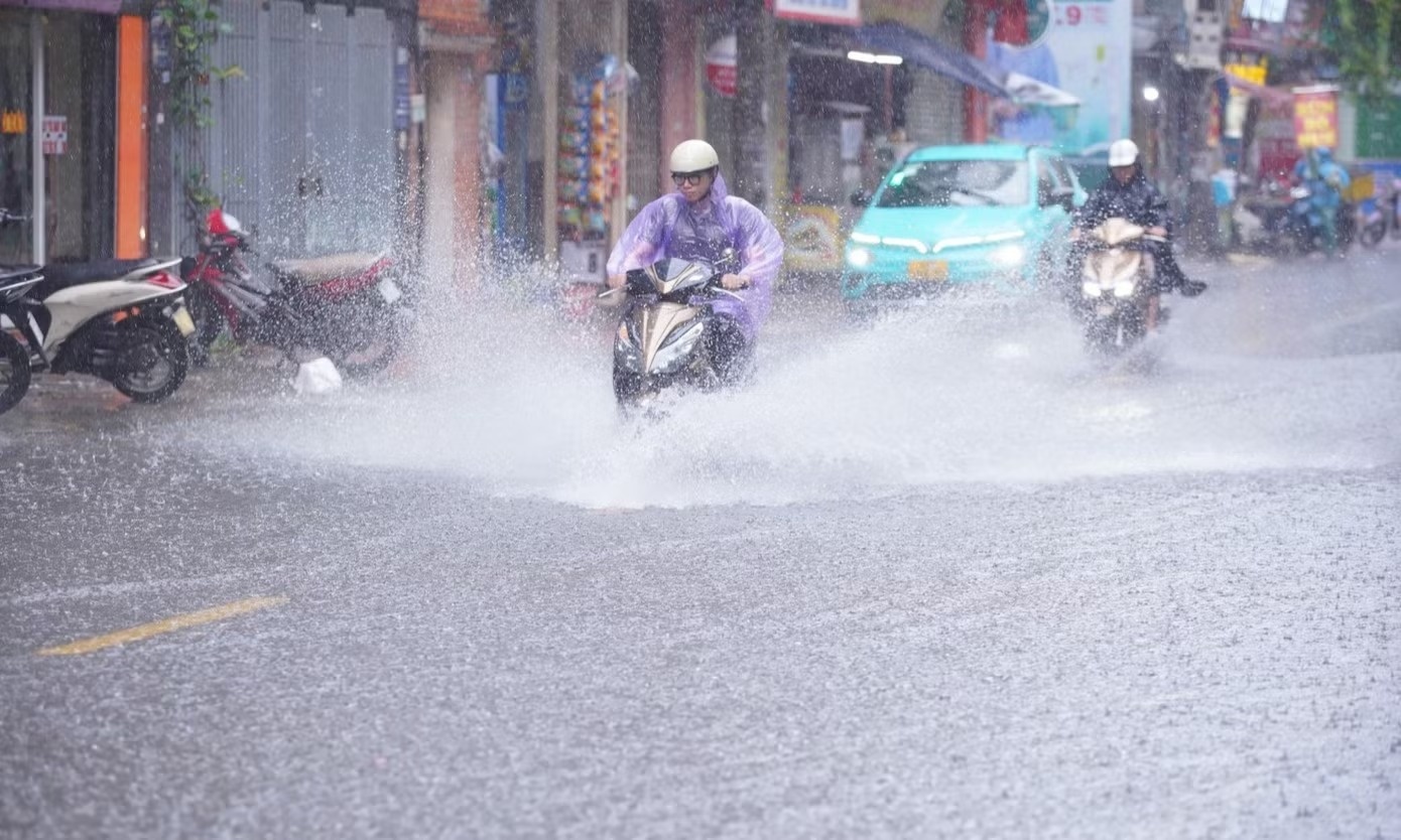 Miền Bắc mưa lớn đỉnh điểm, cảnh báo ngập sâu