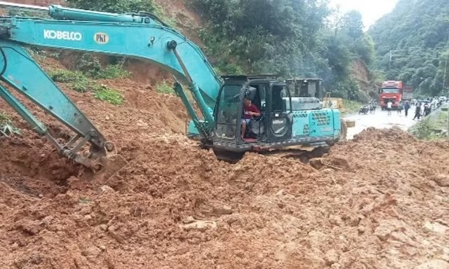 Chưa thông đường 32 từ Lào Cai đi Lai Châu do sạt lở nặng