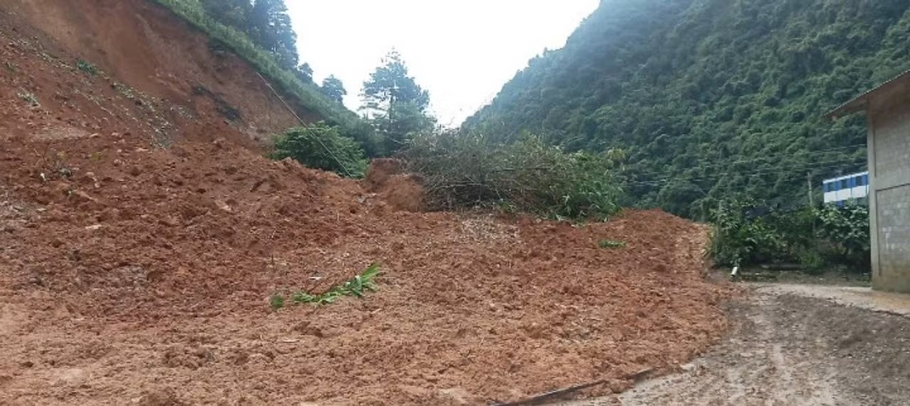 Chưa thông đường 32 từ Lào Cai đi Lai Châu do sạt lở nặng