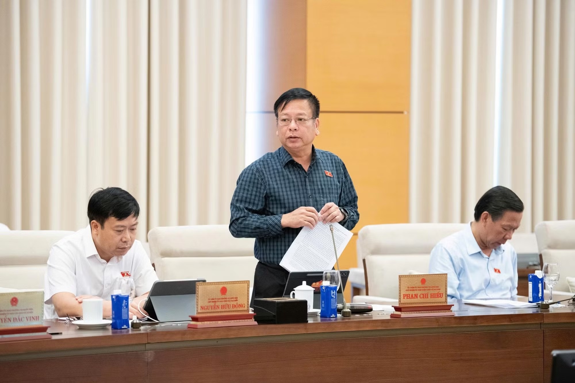 ph&acirc;n l&ocirc; b&aacute;n nền ảnh 2