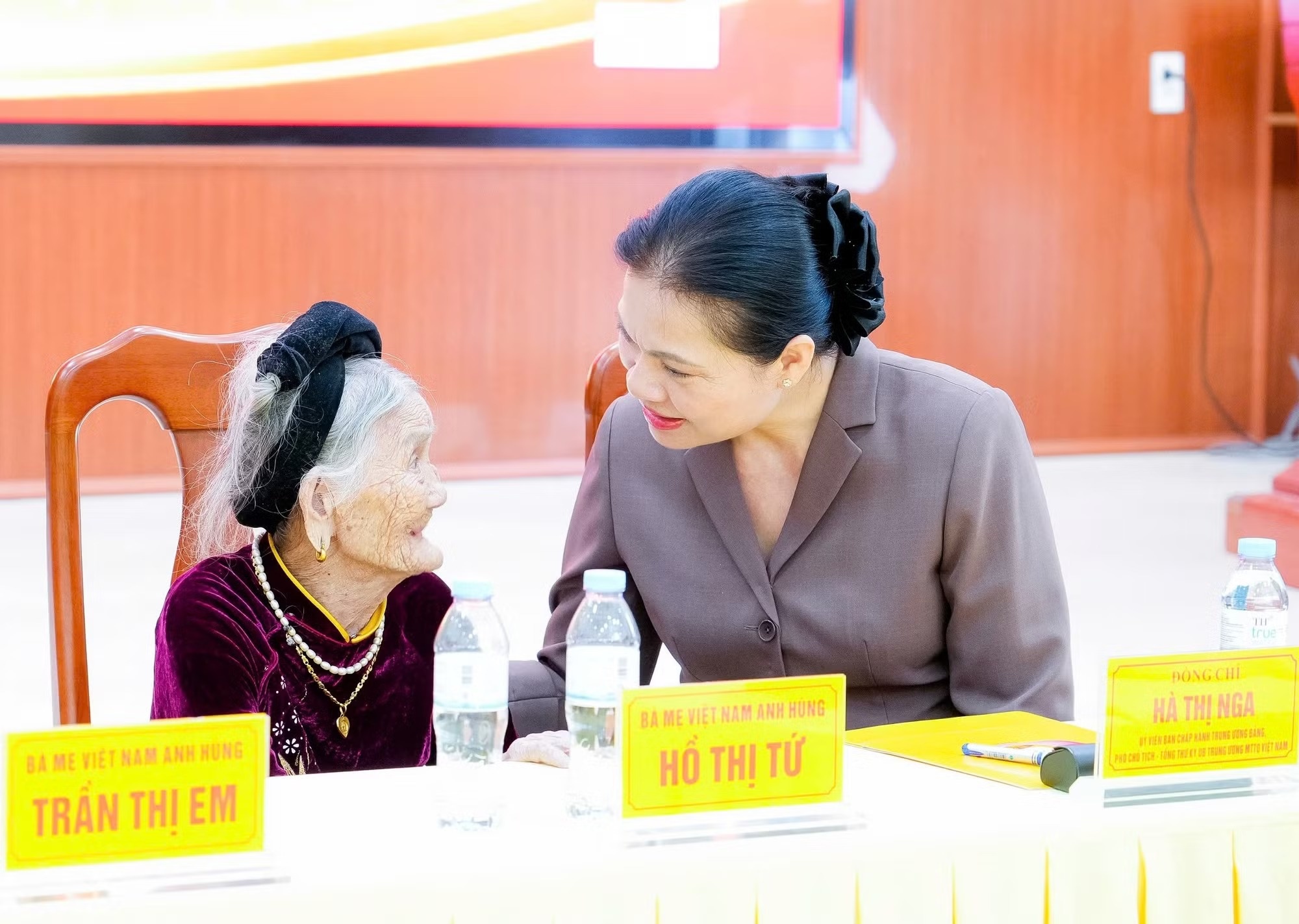 tri &acirc;n liệt sĩ ảnh 1